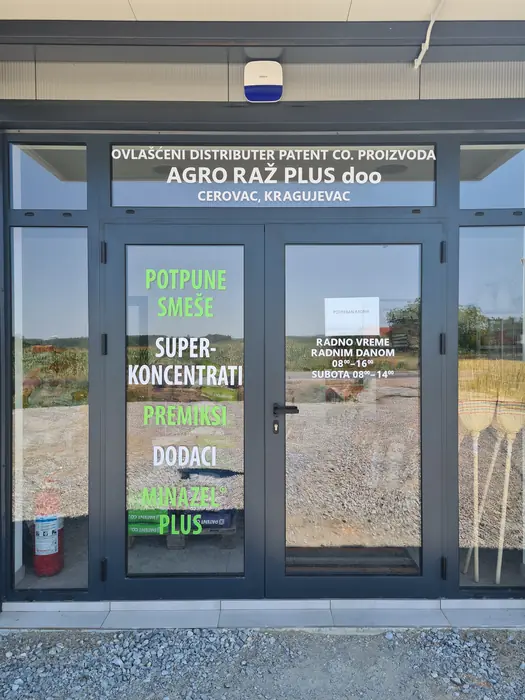 Izlog Agro Raž Plus brendiran folijom