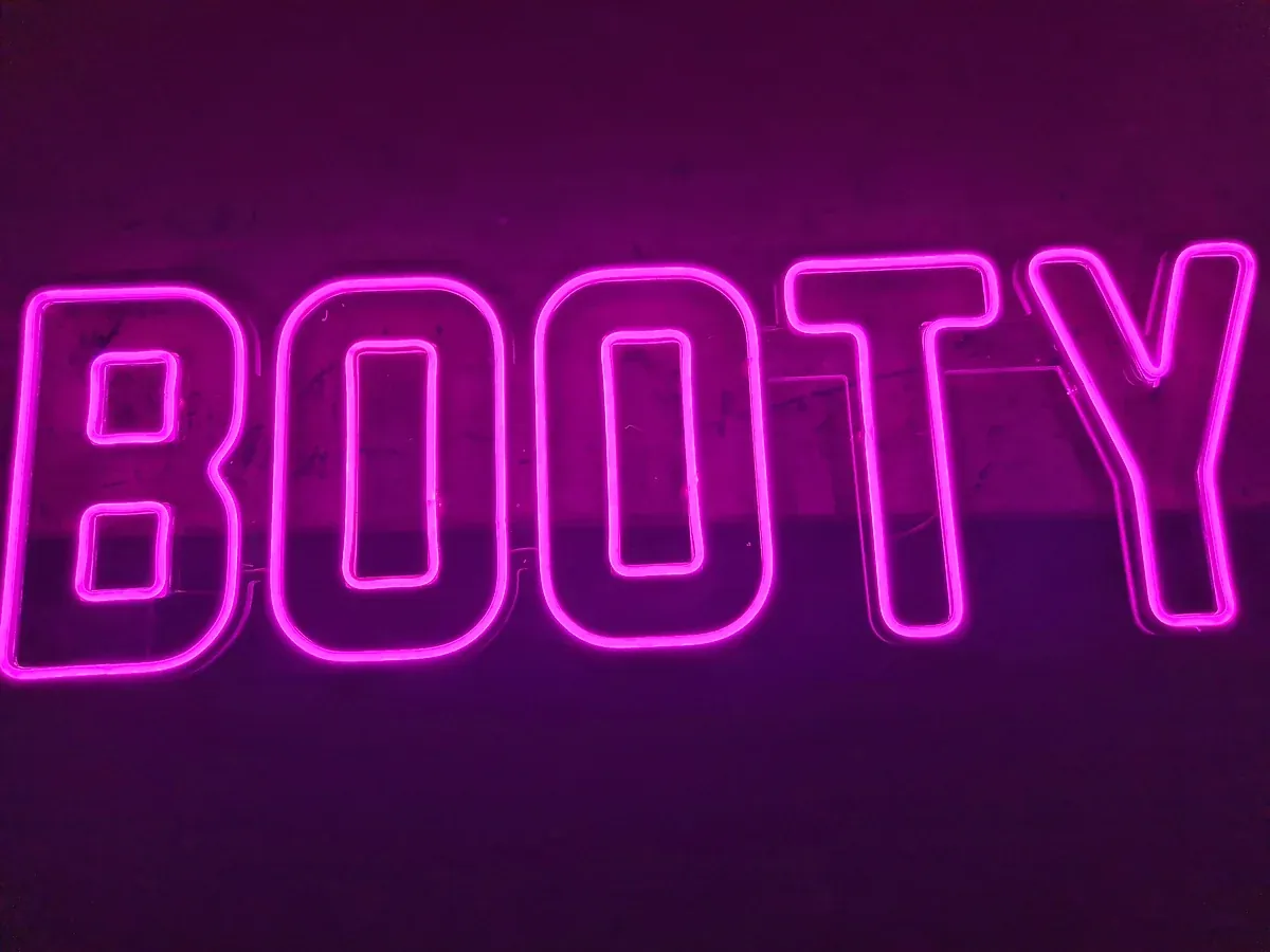 LED neon natpis BOOTY u pink boji
