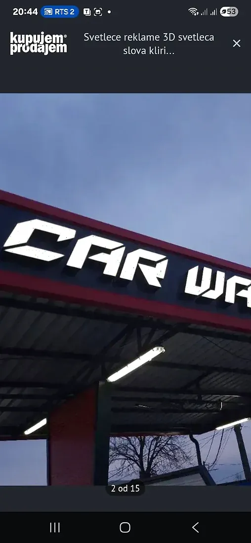 Svetleća slova CAR WASH na gredi nadstrešnice perionice, izbliza