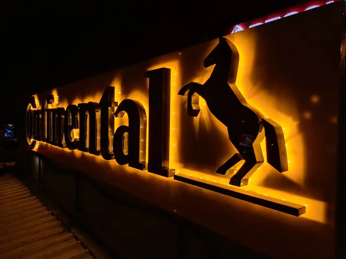 Logo Continental sa pozadinskim osvetljenjem