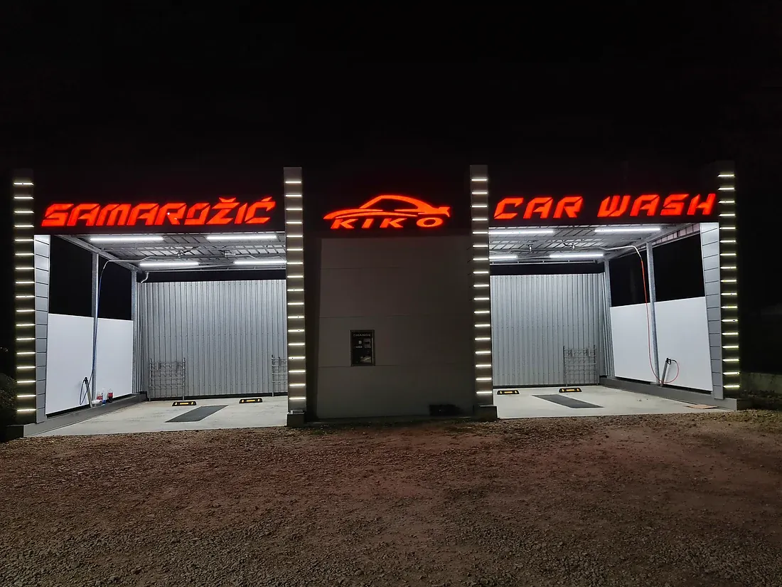 LED svetleća 3D slova Garmagic Car Wash noću, prikaz iz ugla