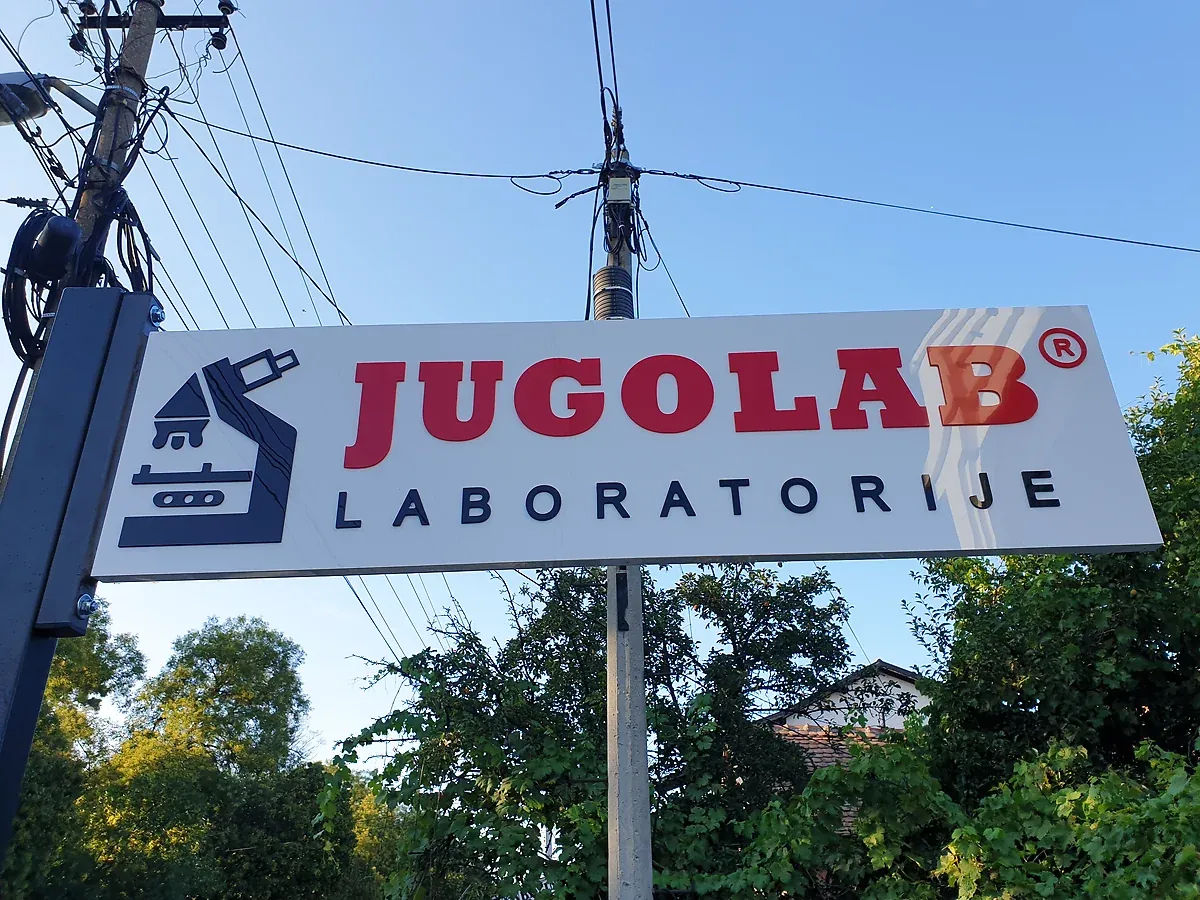 Reklamna tabla Jugolab laboratorije