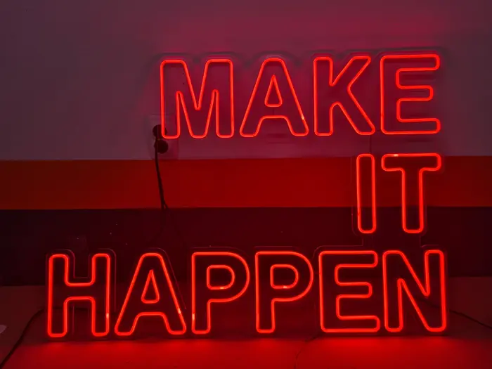 Crveni LED neon natpis Make it happen