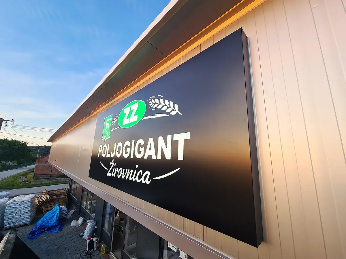 Reklama Poljogigant Žirovnica od alubonda na fasadi