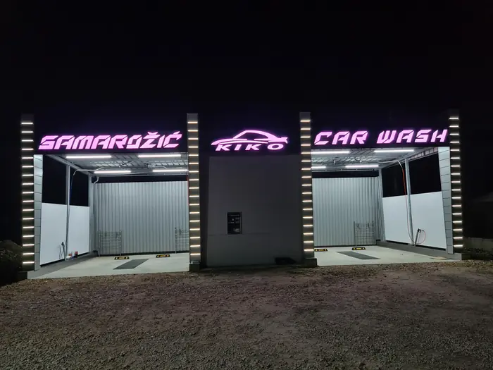 Samarožić Kiko Car Wash, svetleća slova u ljubičastoj boji