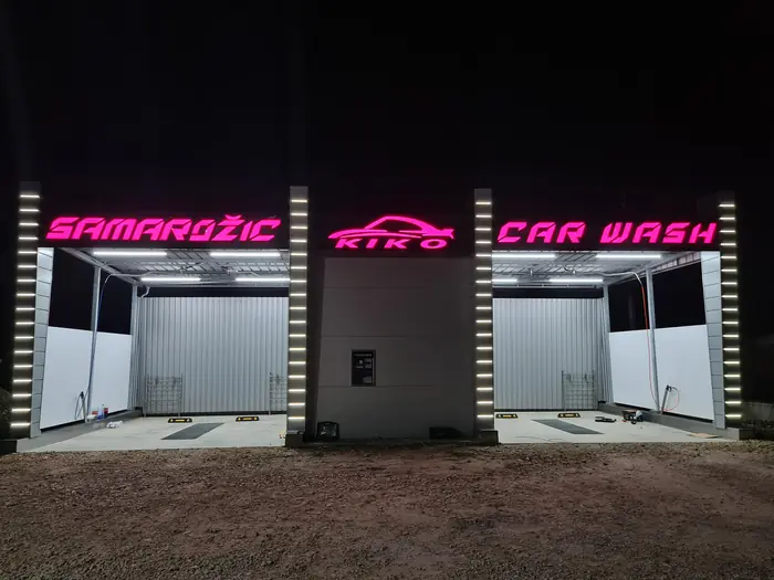 Samarožić Kiko Car Wash, svetleća slova u pink boji