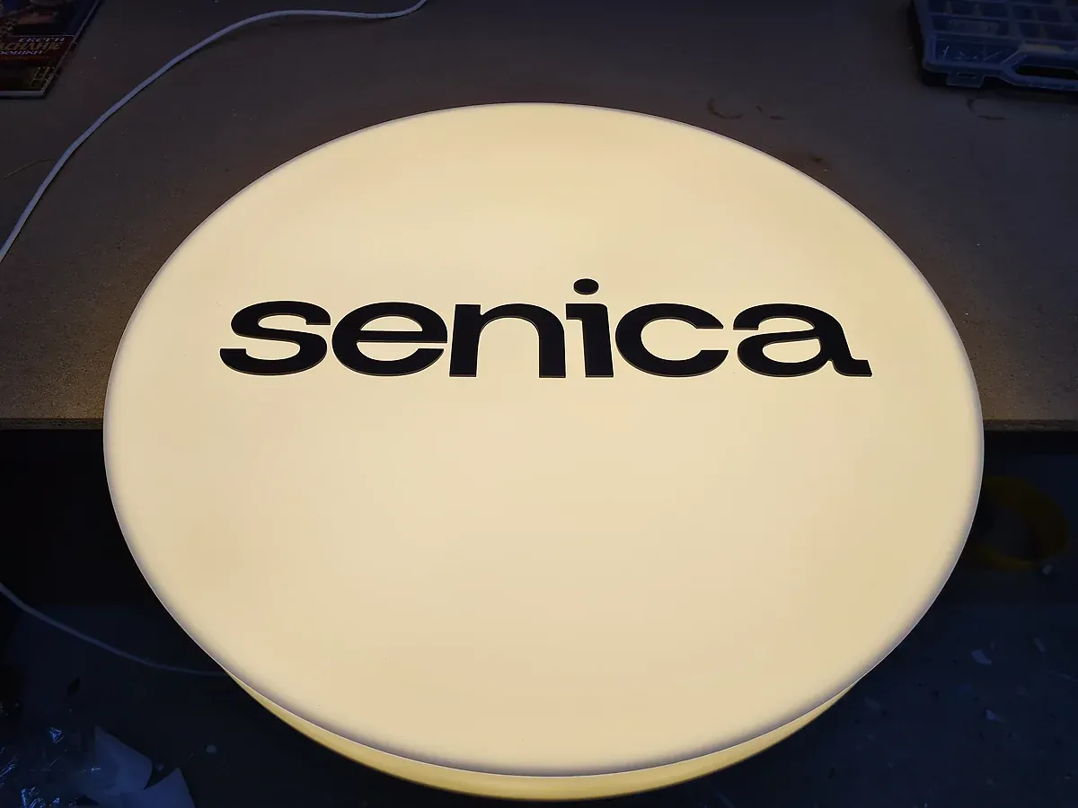 Light box Senica sa ugašenom rasvetom