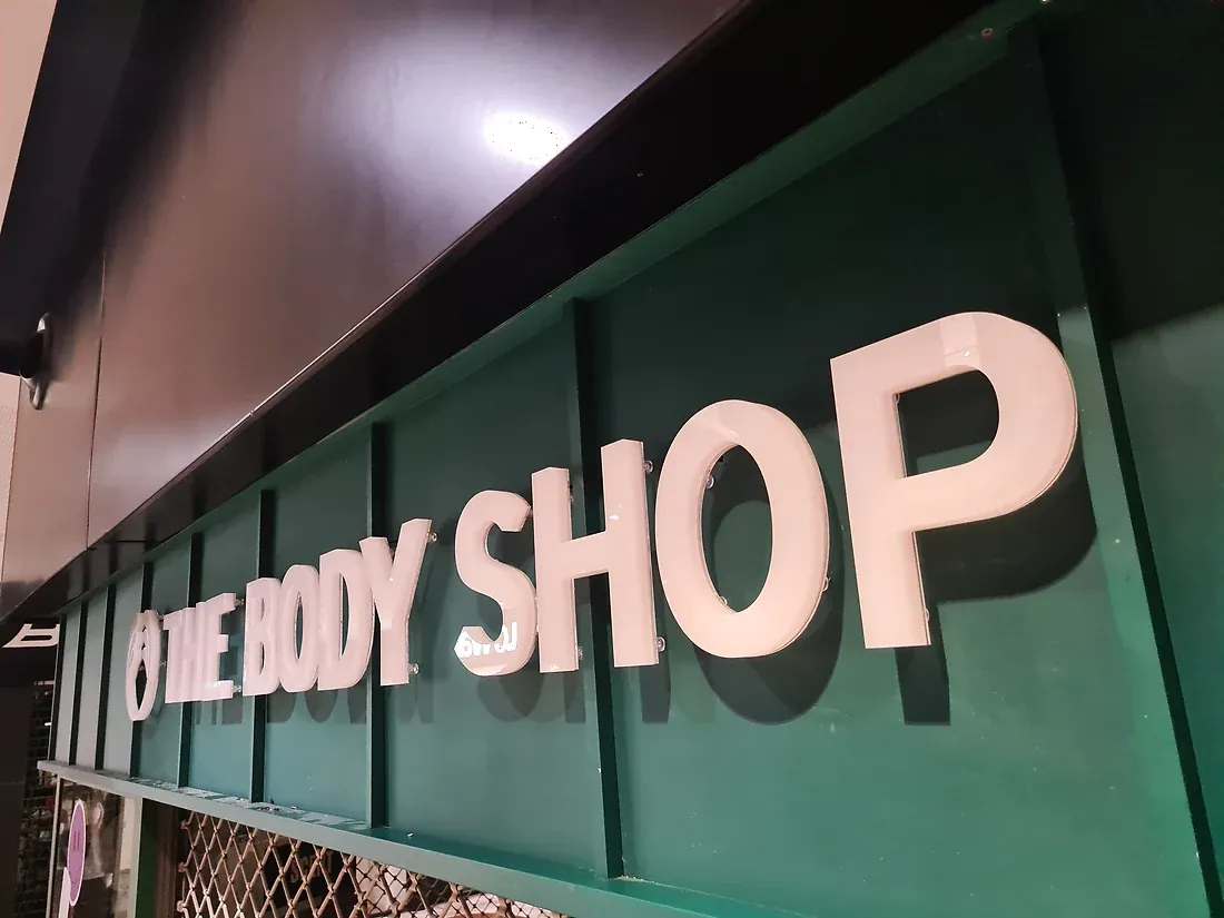 3D svetleća slova The Body Shop